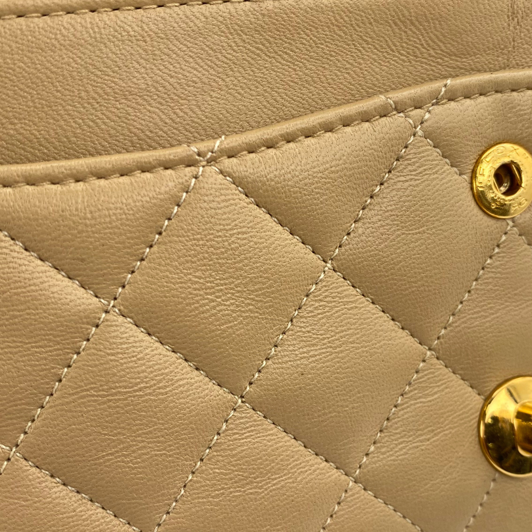 Daxton, 1 Series Small Classic Flap Beige Lambskin with seal and card