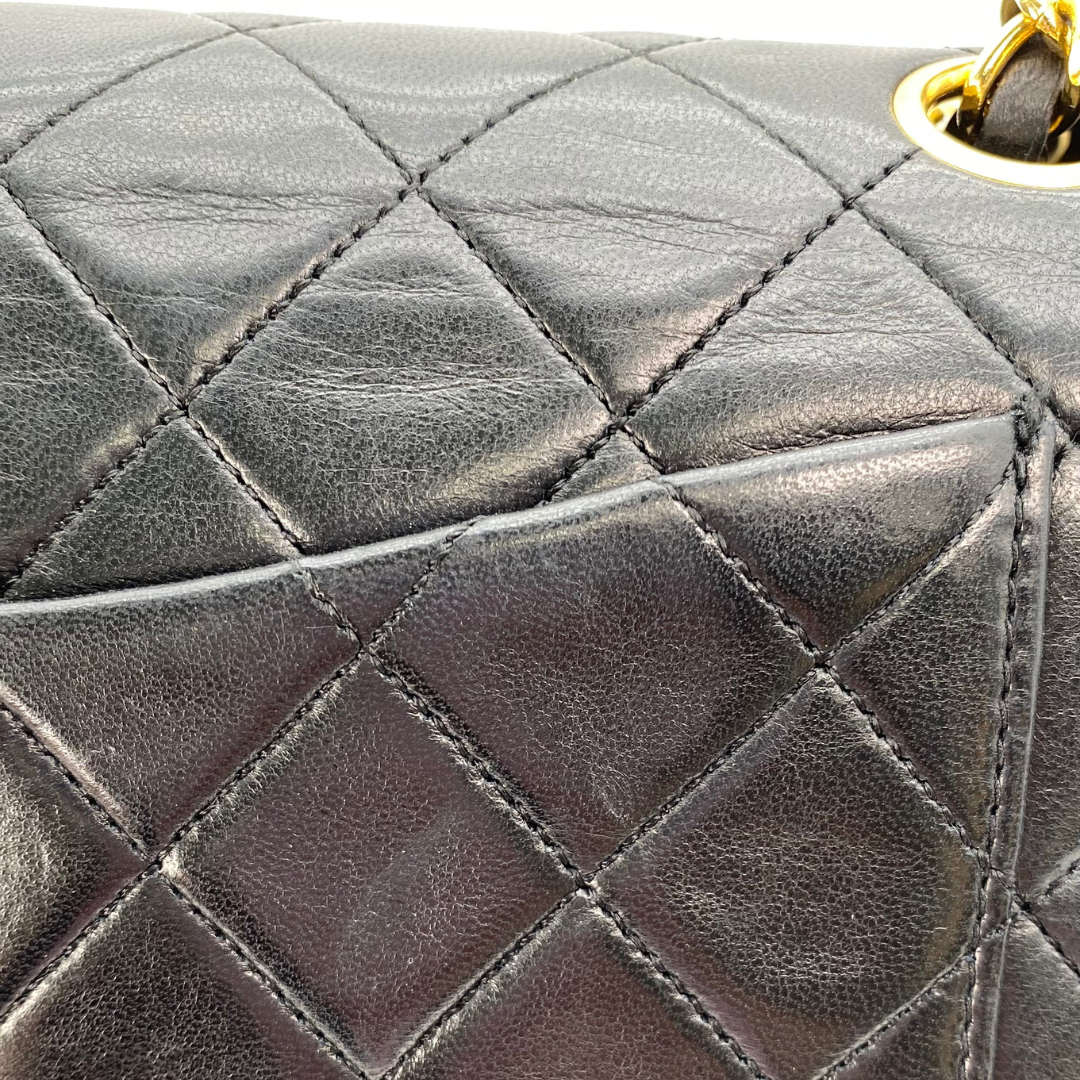 Nico, 1 Series Small Classic Flap Black Lambskin with seal and card