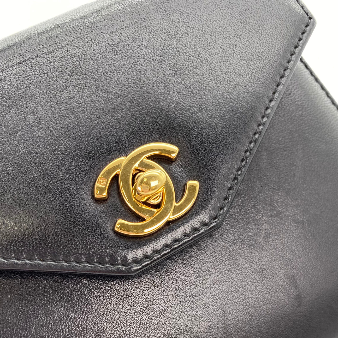 Makoto, 4 Series Turnlock Black Lambskin with seal and card