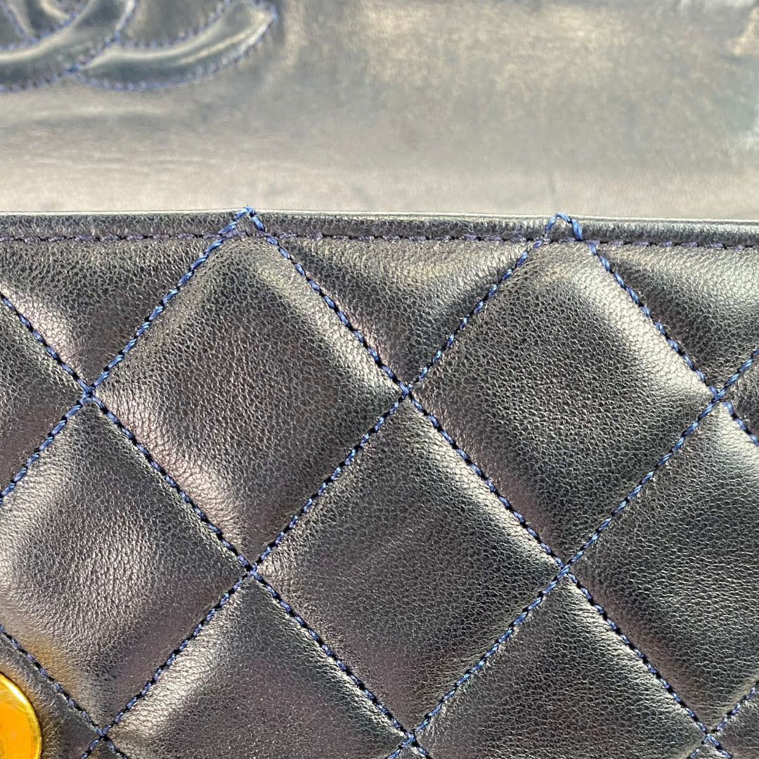 Taiga, 1 Series Navy Lambskin Tote with seal only