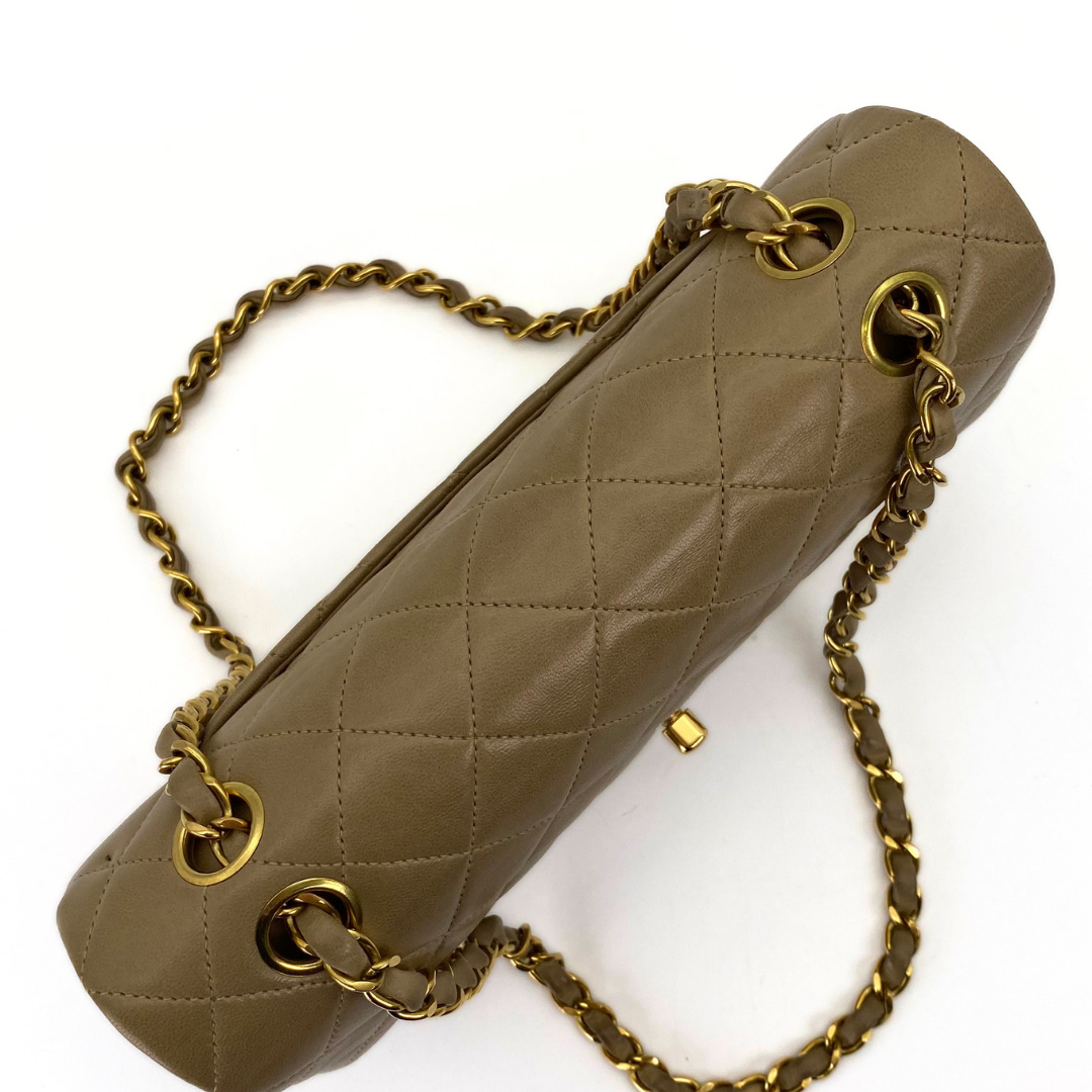Jiwoo, 2 Series Small Classic Flap Beige Lambskin with seal and card