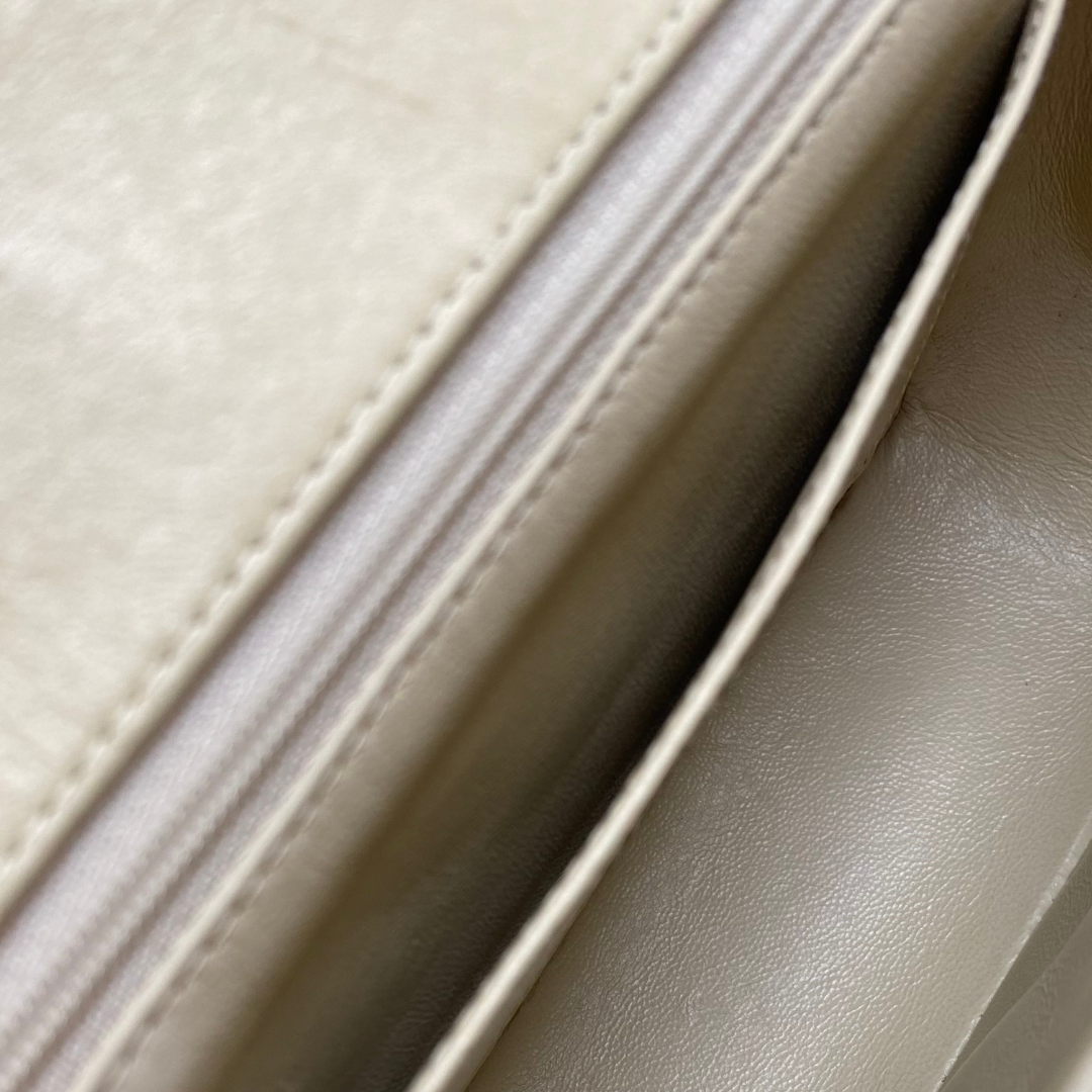 Iduna, 2 Series Medium Beige Lambskin with seal and card