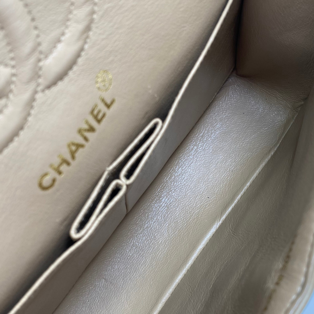 Jiwoo, 2 Series Small Classic Flap Beige Lambskin with seal and card