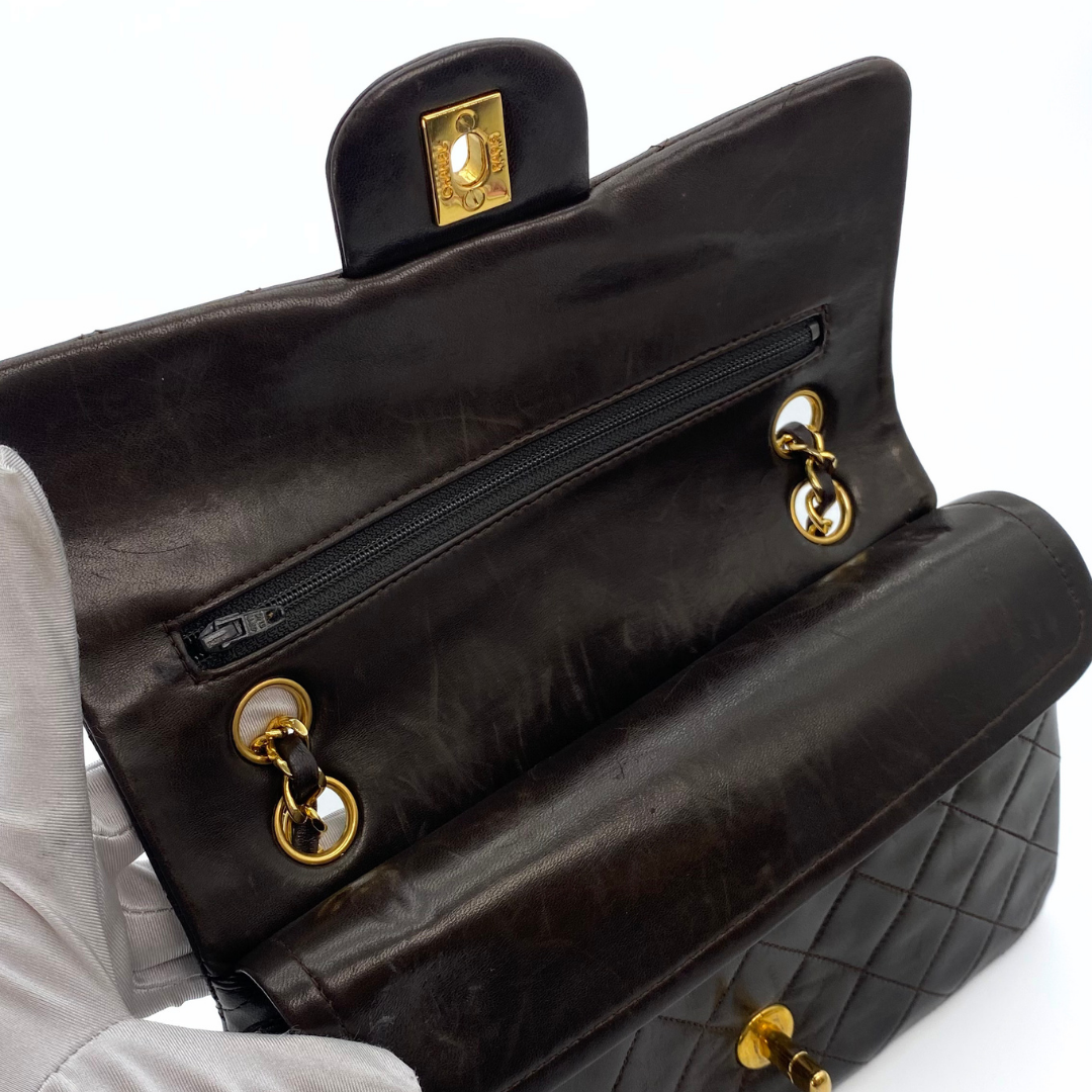 Leandro, 1 Series Small Classic Flap Brown Lambskin with seal only