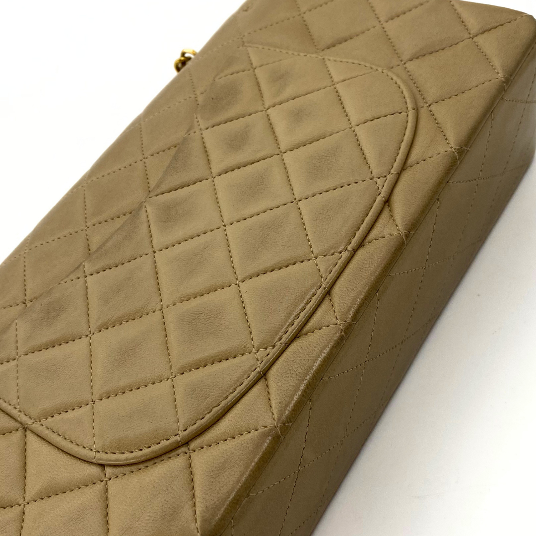 Jiwoo, 2 Series Small Classic Flap Beige Lambskin with seal and card
