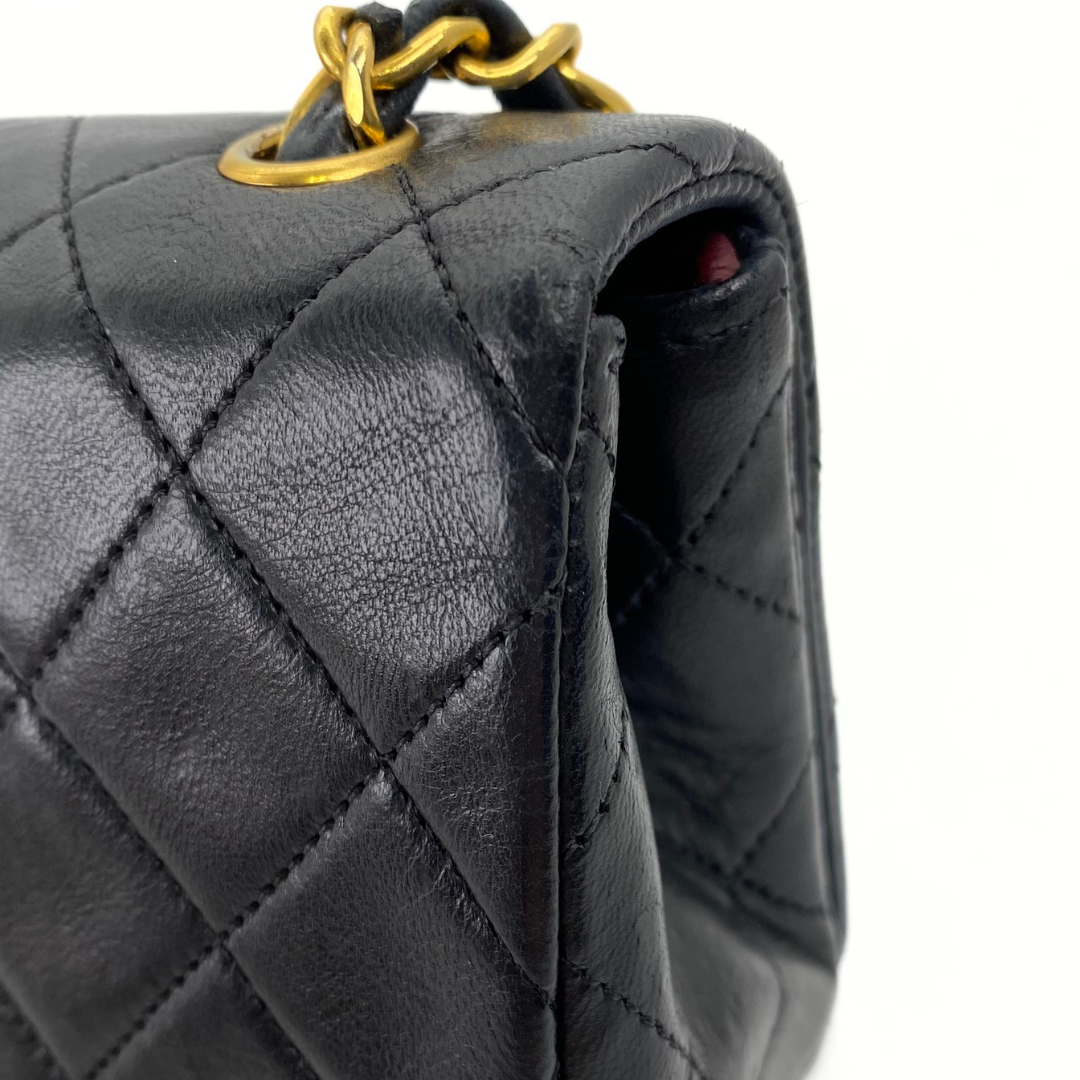 Arata, 1 Series Small Full Flap Black Lambskin with seal and card