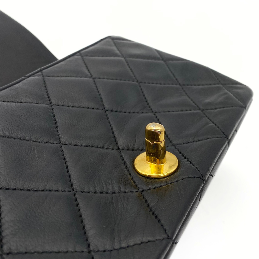 Arata, 1 Series Small Full Flap Black Lambskin with seal and card