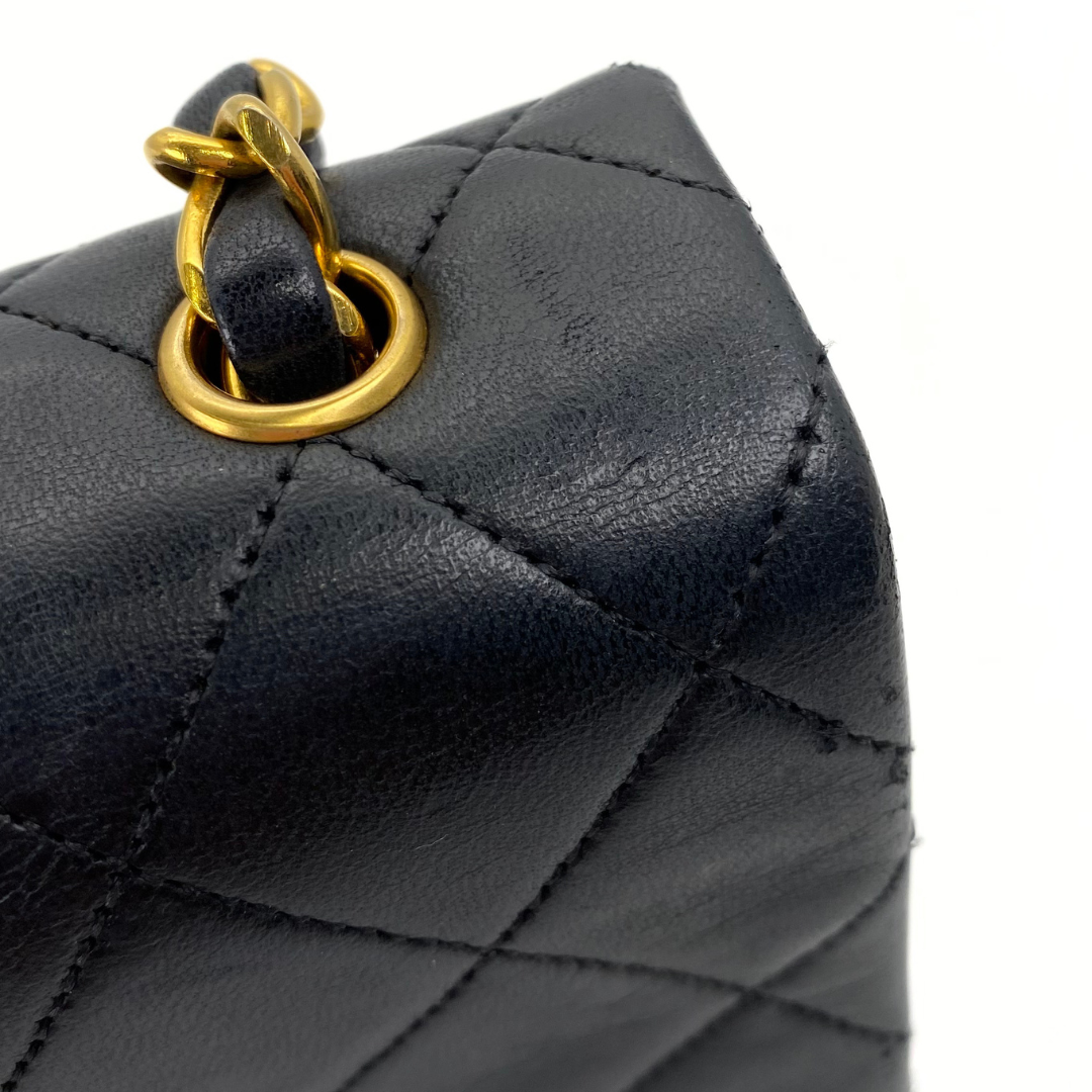Arata, 1 Series Small Full Flap Black Lambskin with seal and card