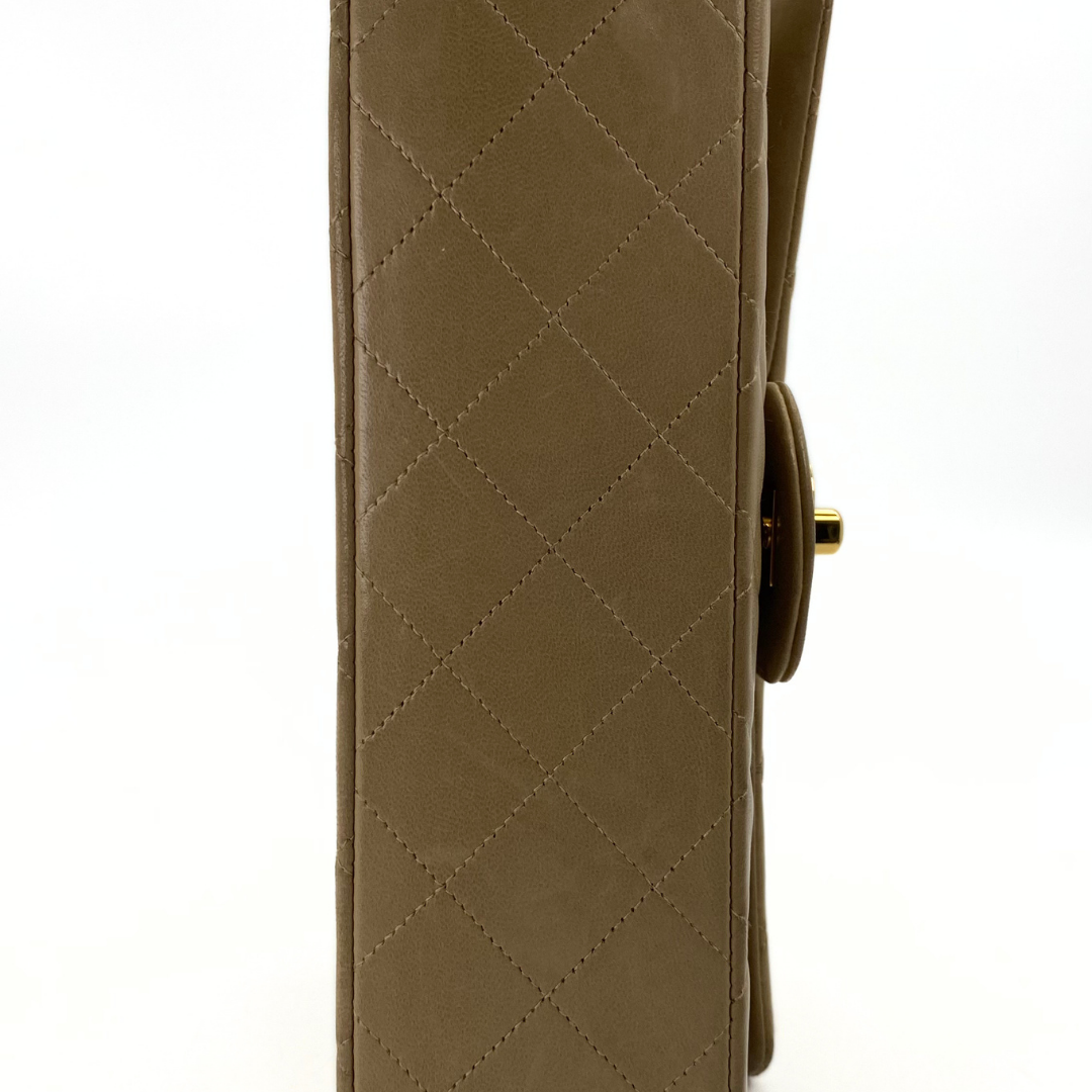 Jiwoo, 2 Series Small Classic Flap Beige Lambskin with seal and card