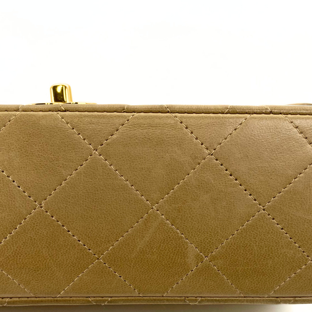 Jiwoo, 2 Series Small Classic Flap Beige Lambskin with seal and card