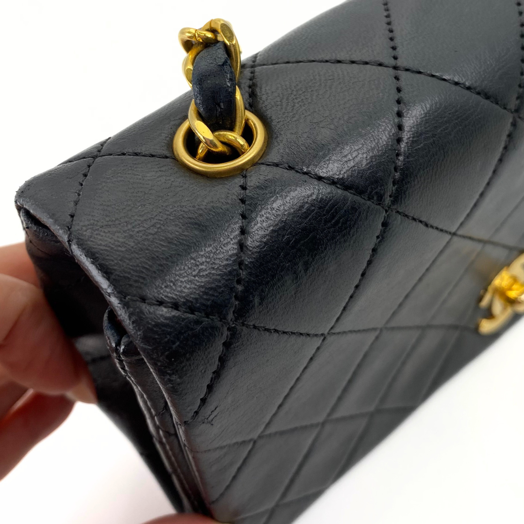 Arata, 1 Series Small Full Flap Black Lambskin with seal and card