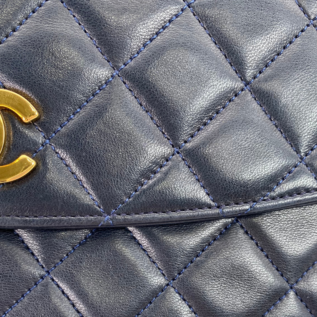 Taiga, 1 Series Navy Lambskin Tote with seal only