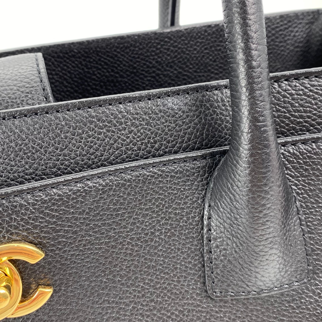 Sawyer, 16 Series Excecutive Tote Black with seal and card