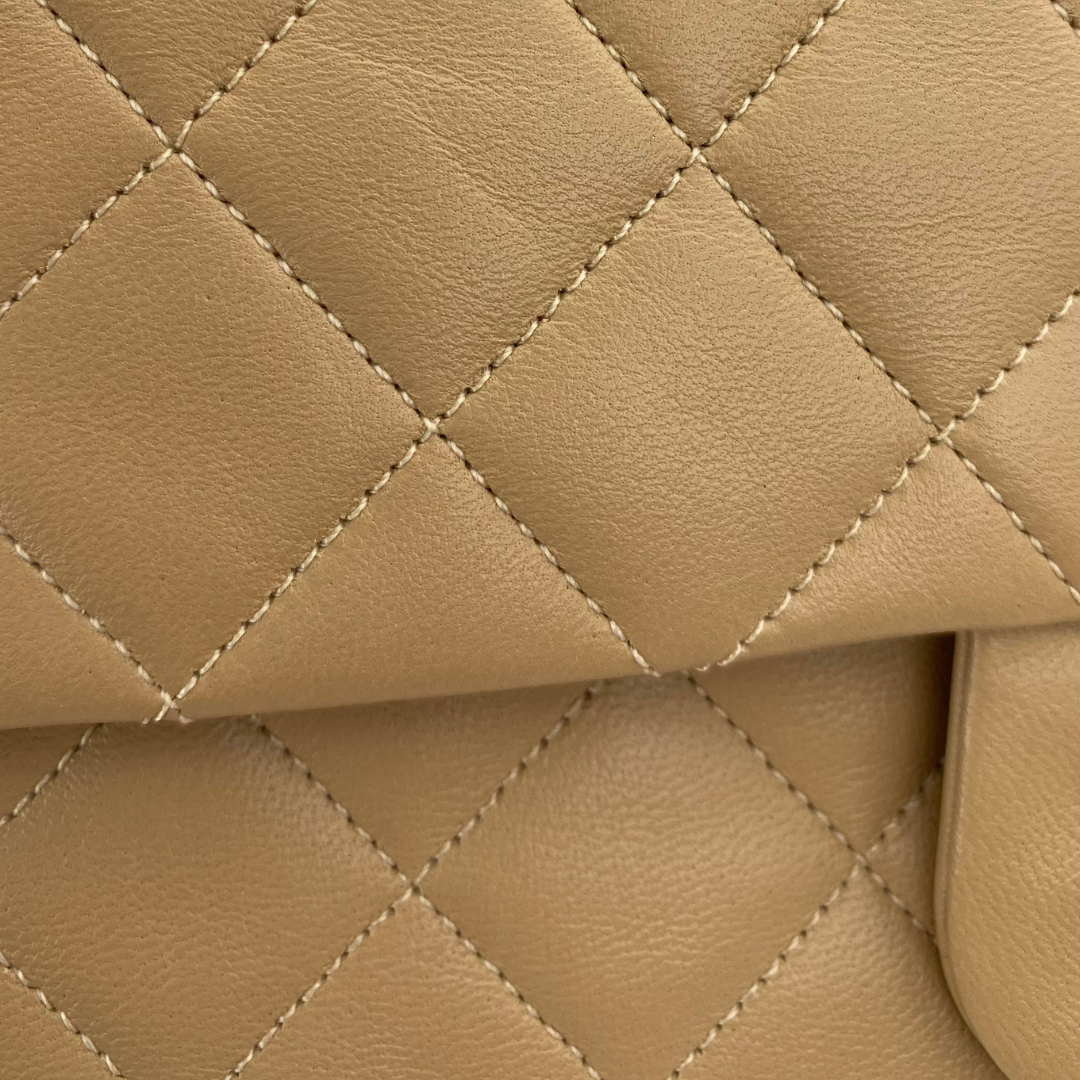 Daxton, 1 Series Small Classic Flap Beige Lambskin with seal and card