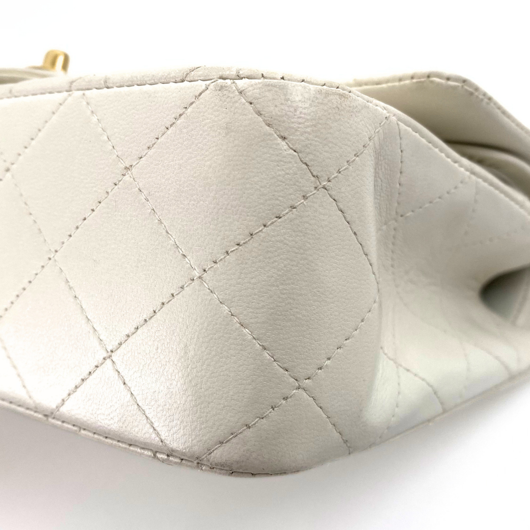 Sunwoo, 6 Series Medium Classic Flap White Lambskin wtih seal and card
