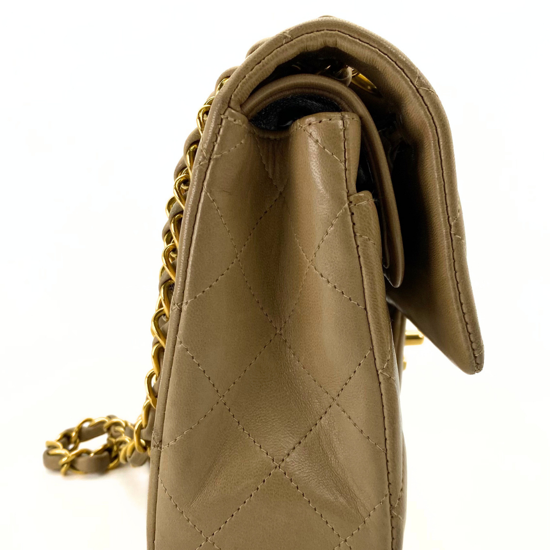Jiwoo, 2 Series Small Classic Flap Beige Lambskin with seal and card