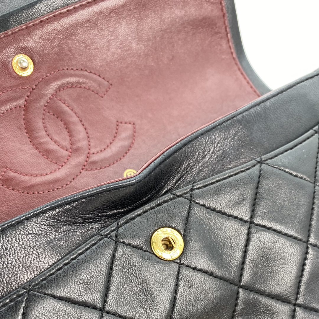 Zinnia, 1 Series Small Classic Flap Black Lambskin with seal only