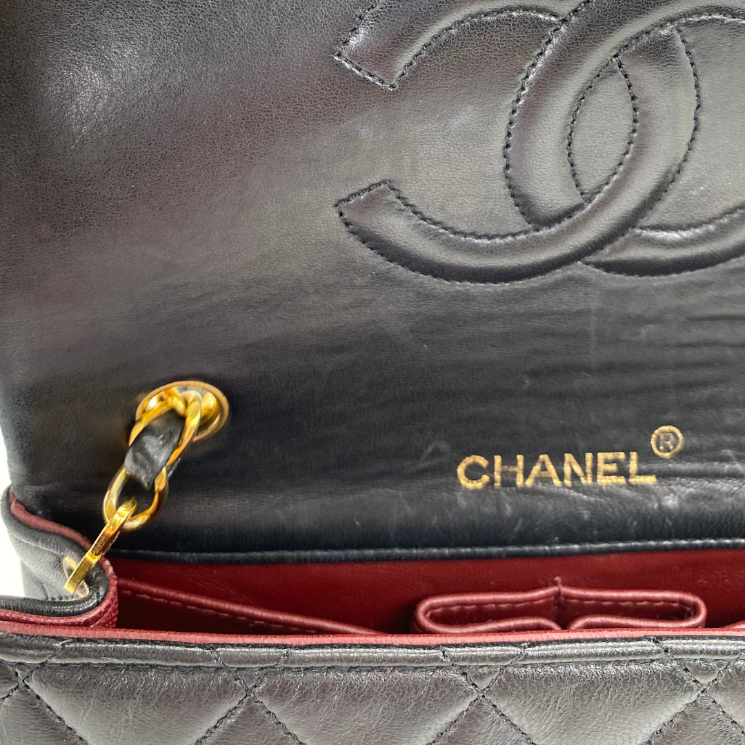 Arata, 1 Series Small Full Flap Black Lambskin with seal and card