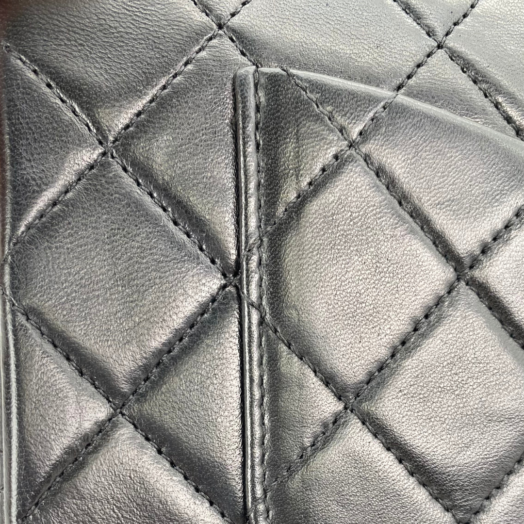 Maren, 1 Series Small Classic Flap Black Lambskin with seal and card