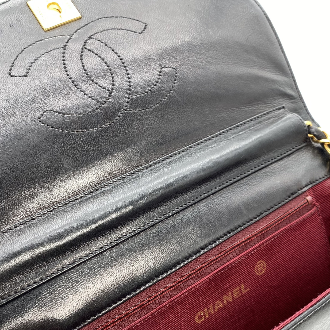 Ega, 0 Series Wave Stitch Black Lambskin Half moon with seal and card