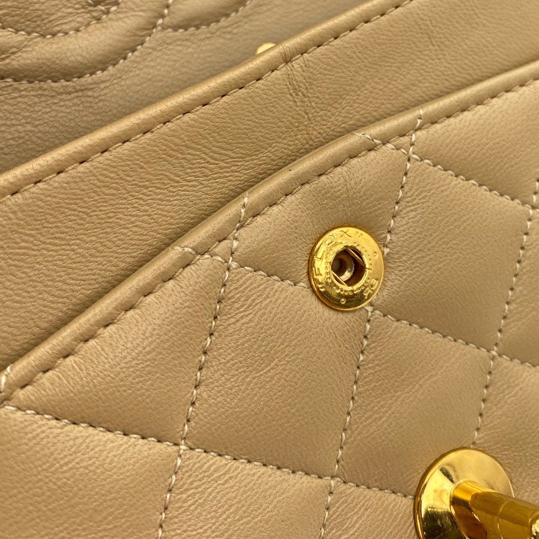 Daxton, 1 Series Small Classic Flap Beige Lambskin with seal and card
