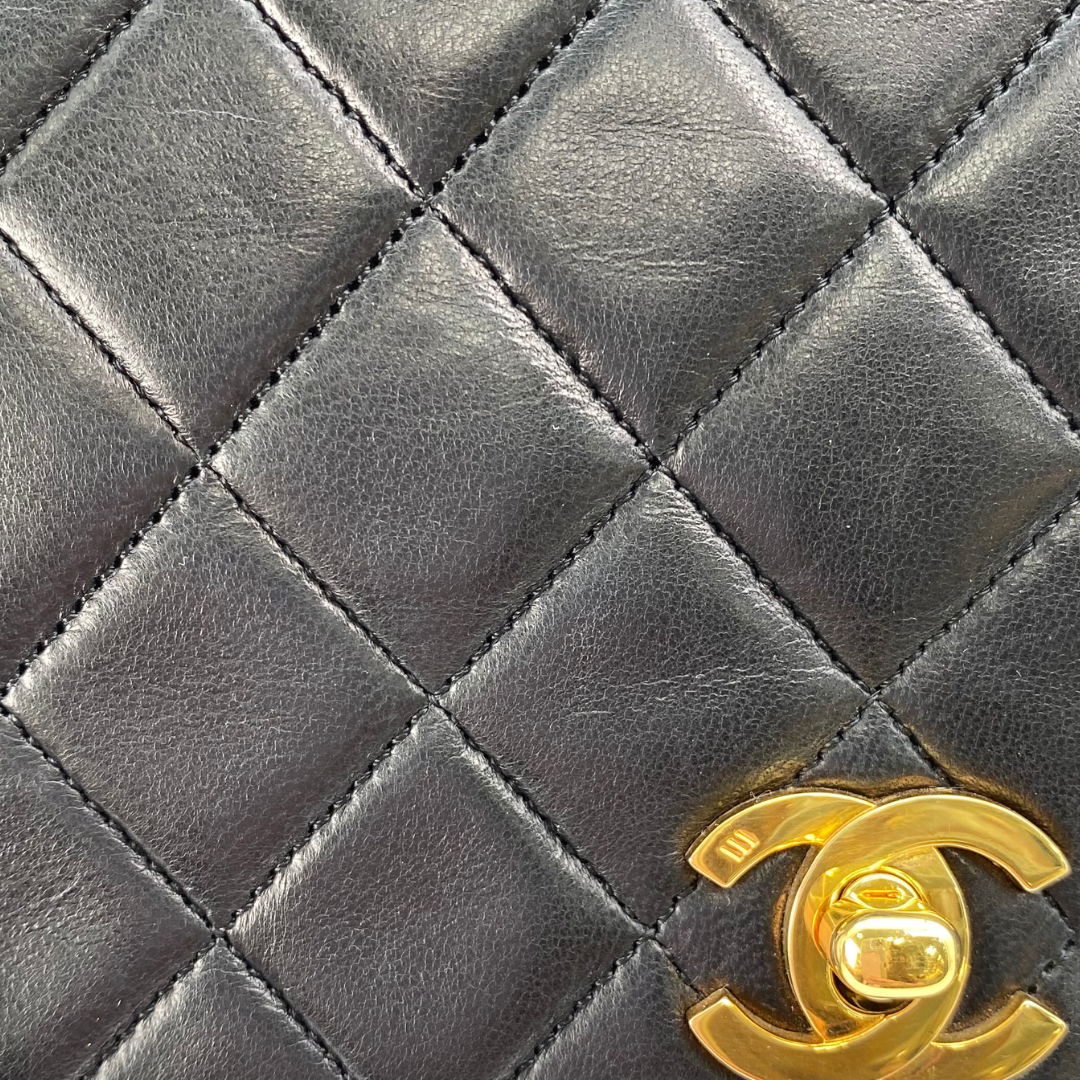 Cyrus, 1 Series Small Full Flap Black Lambskin with seal and card