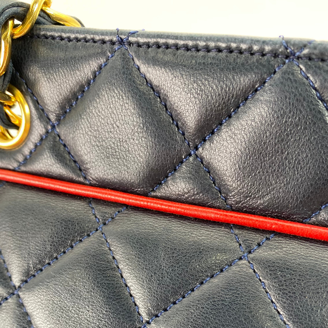 Taiga, 1 Series Navy Lambskin Tote with seal only