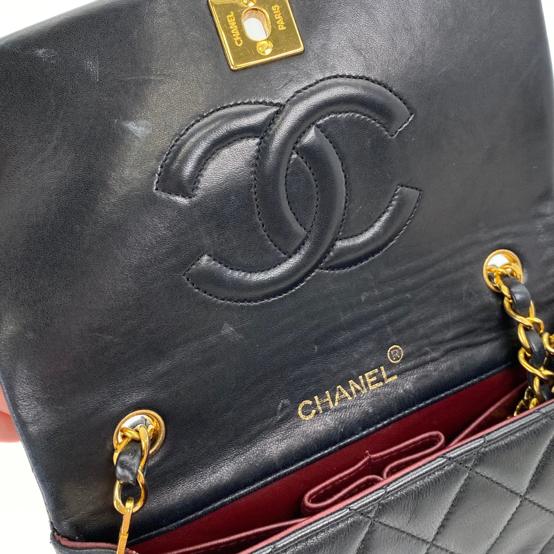 Arata, 1 Series Small Full Flap Black Lambskin with seal and card