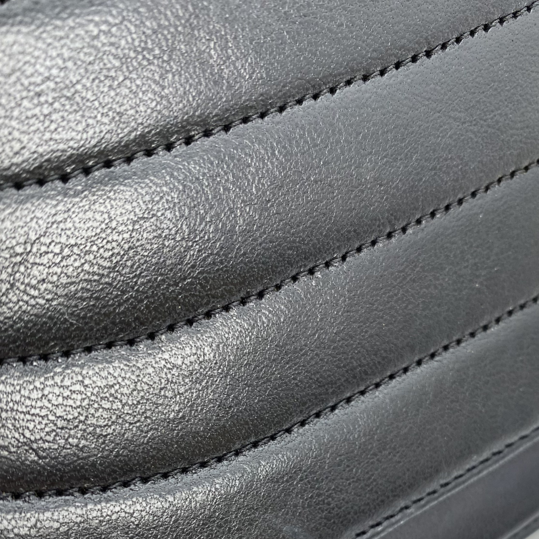 Ega, 0 Series Wave Stitch Black Lambskin Half moon with seal and card