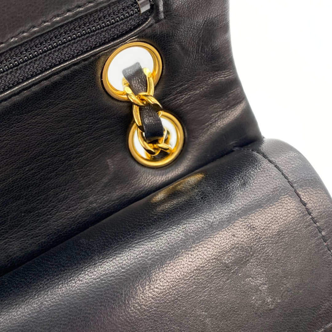 Nico, 1 Series Small Classic Flap Black Lambskin with seal and card