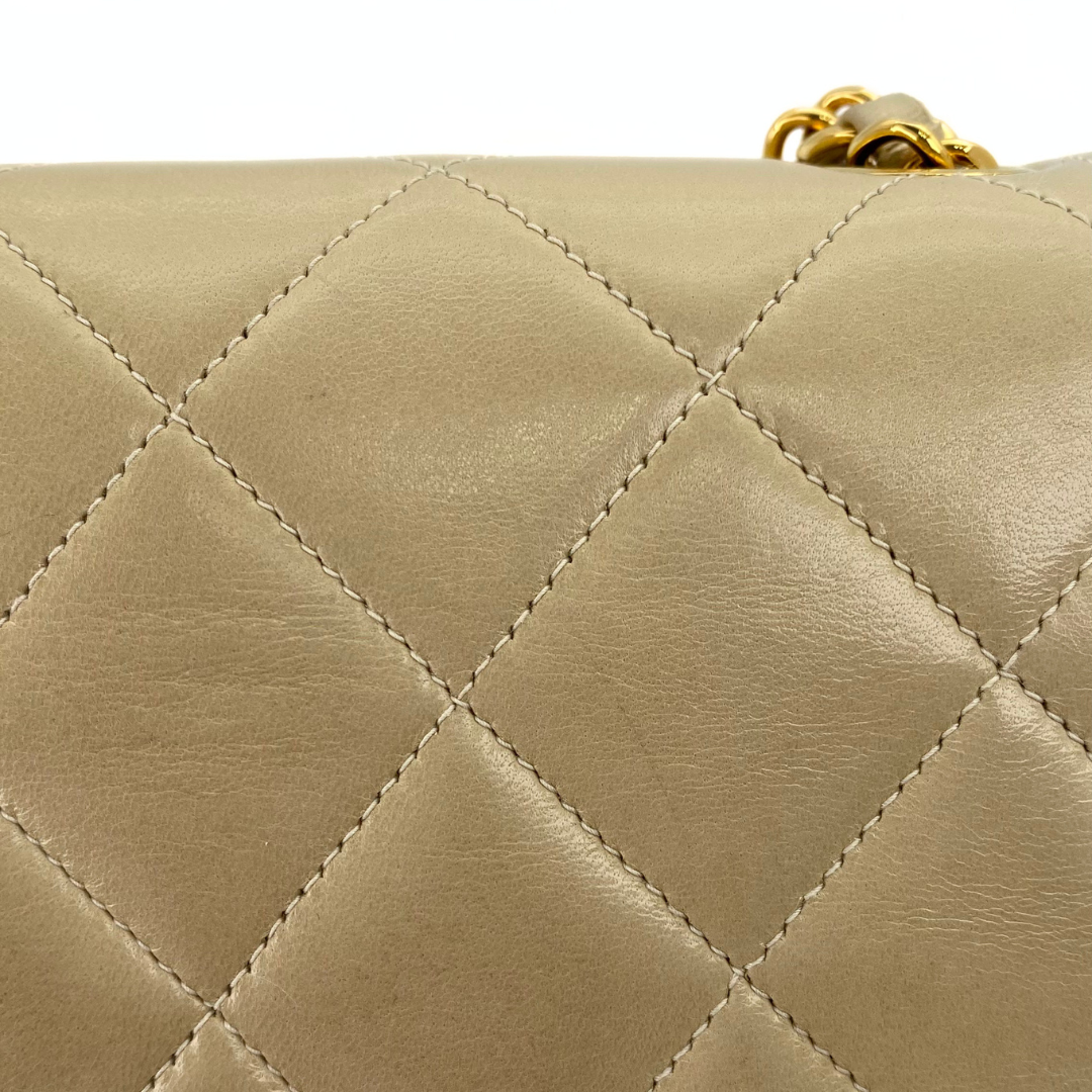 Iduna, 2 Series Medium Beige Lambskin with seal and card