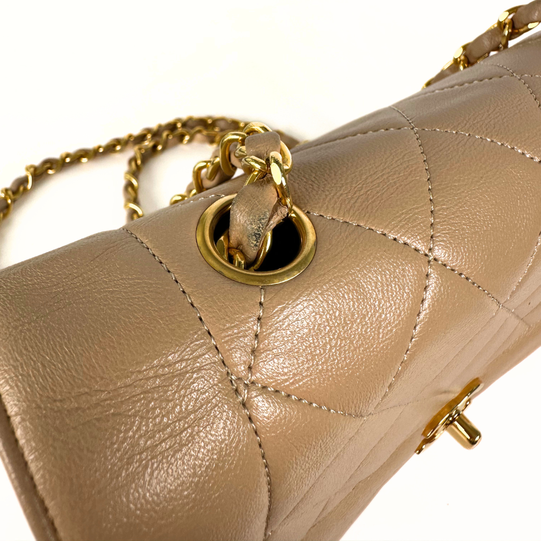 Yanny, 1 Series Small Diana Beige Lambskin with seal only