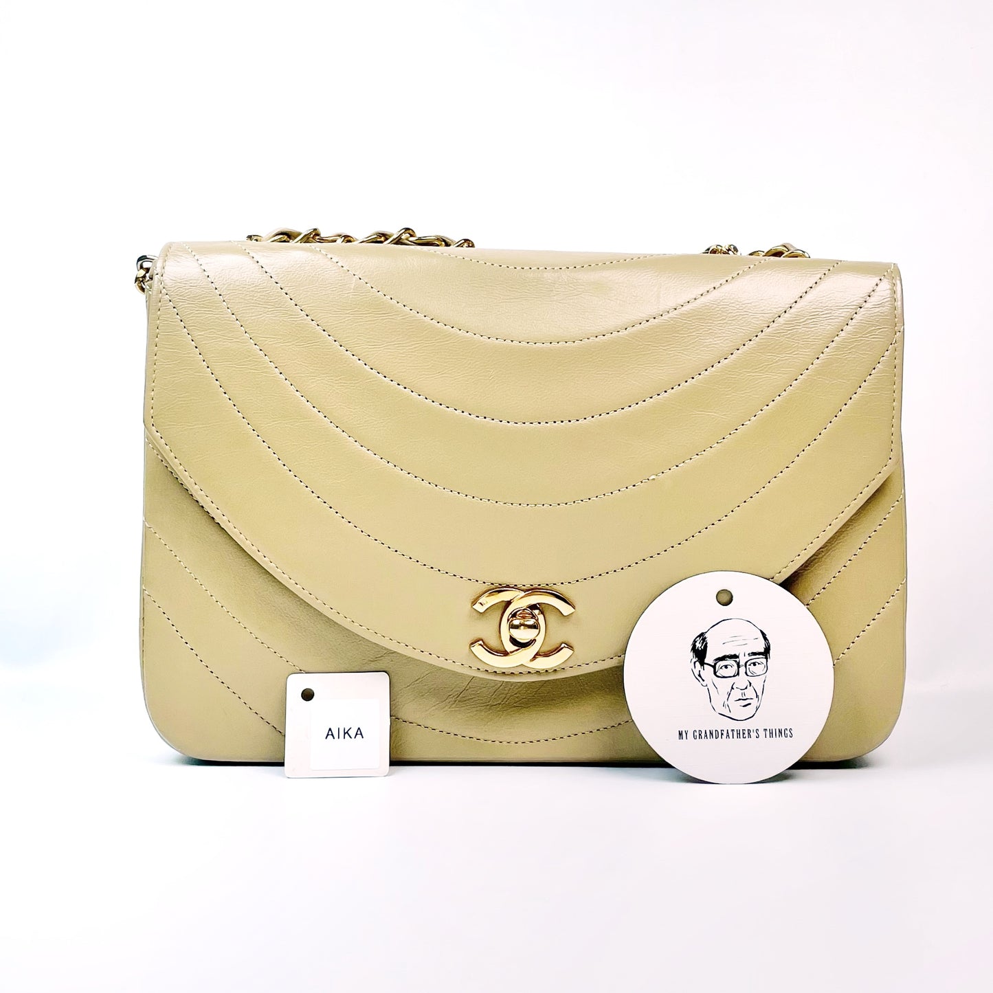 Aika, Vintage Authentic Chanel beige circle flap lambskin with seal