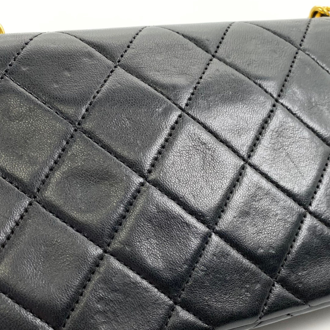 Arata, 1 Series Small Full Flap Black Lambskin with seal and card