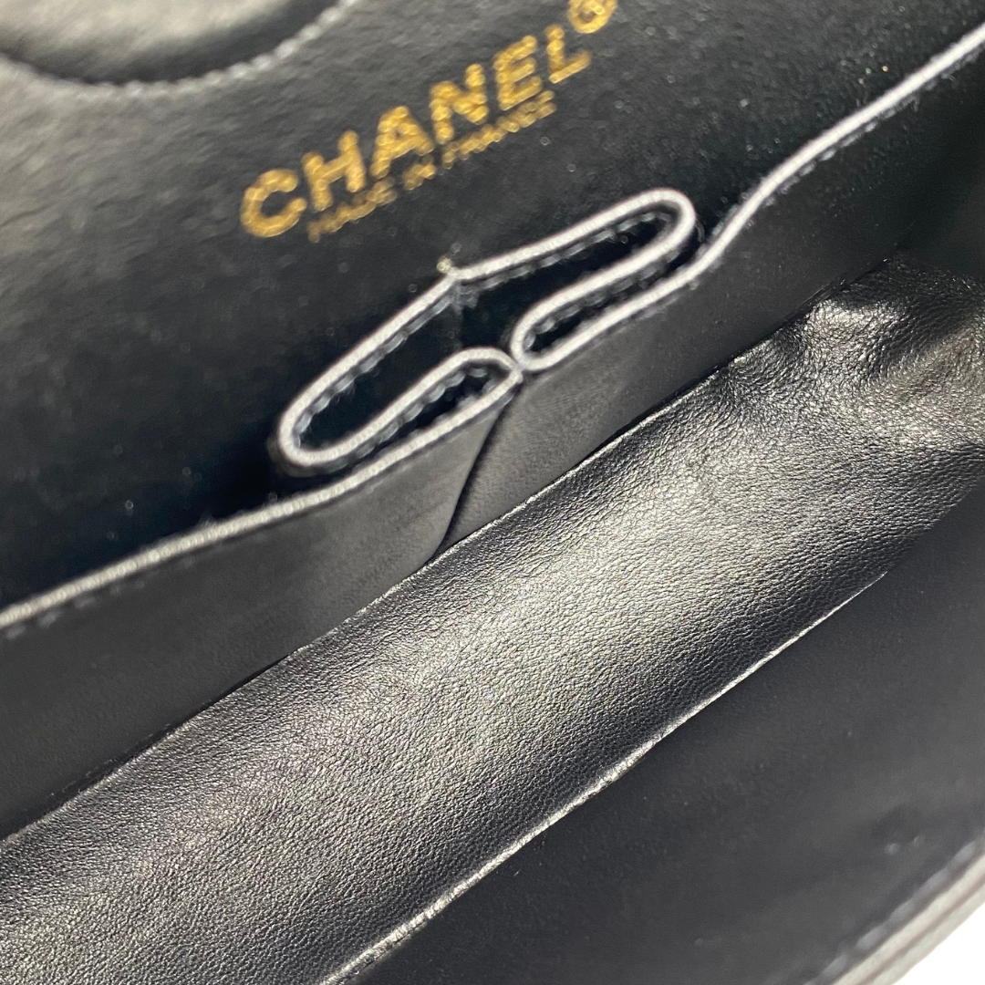 Suki, 6 Series Small Classic Flap Black Caviar with seal only