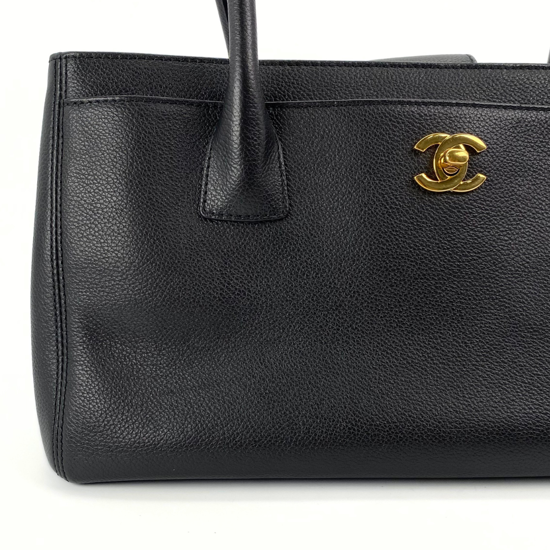 Sawyer, 16 Series Excecutive Tote Black with seal and card