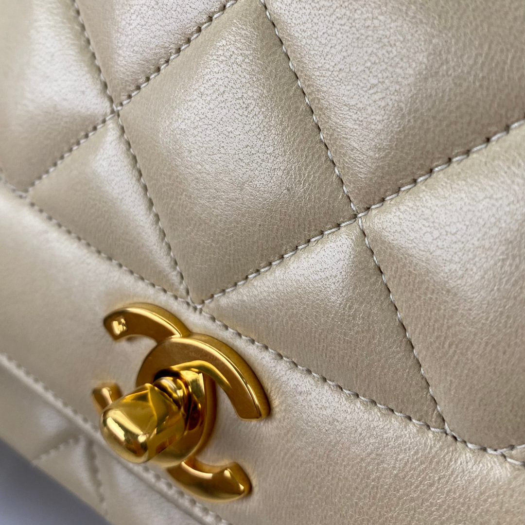 Iduna, 2 Series Medium Beige Lambskin with seal and card