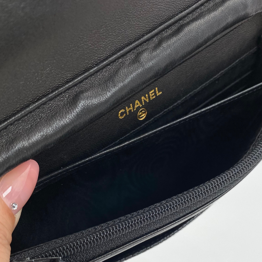 Nari, 5 Series Long Wallet Black Caviar with seal only