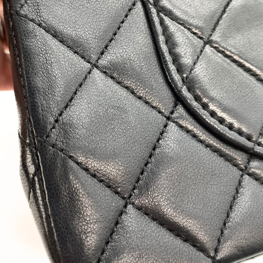 Nico, 1 Series Small Classic Flap Black Lambskin with seal and card