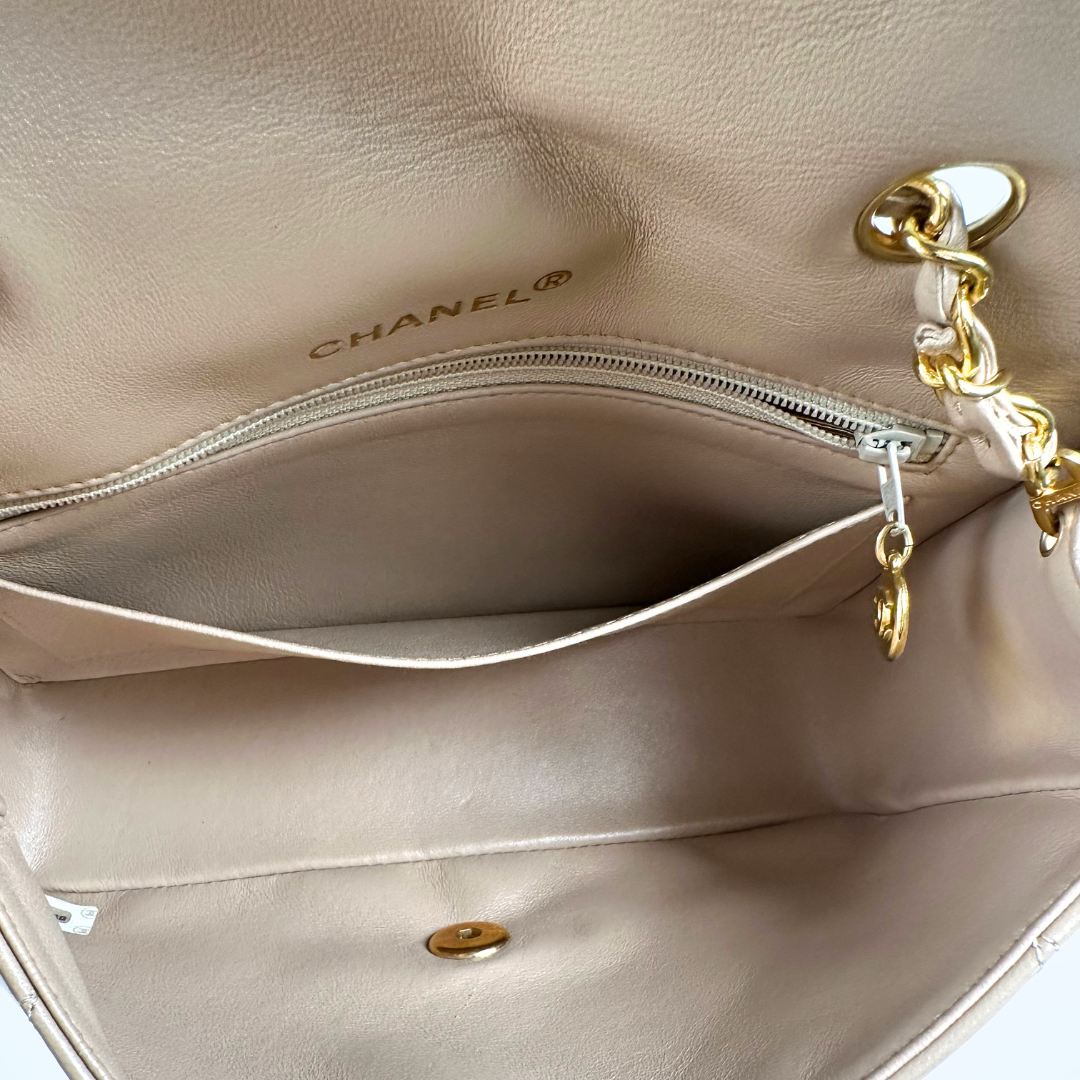 Yanny, 1 Series Small Diana Beige Lambskin with seal only