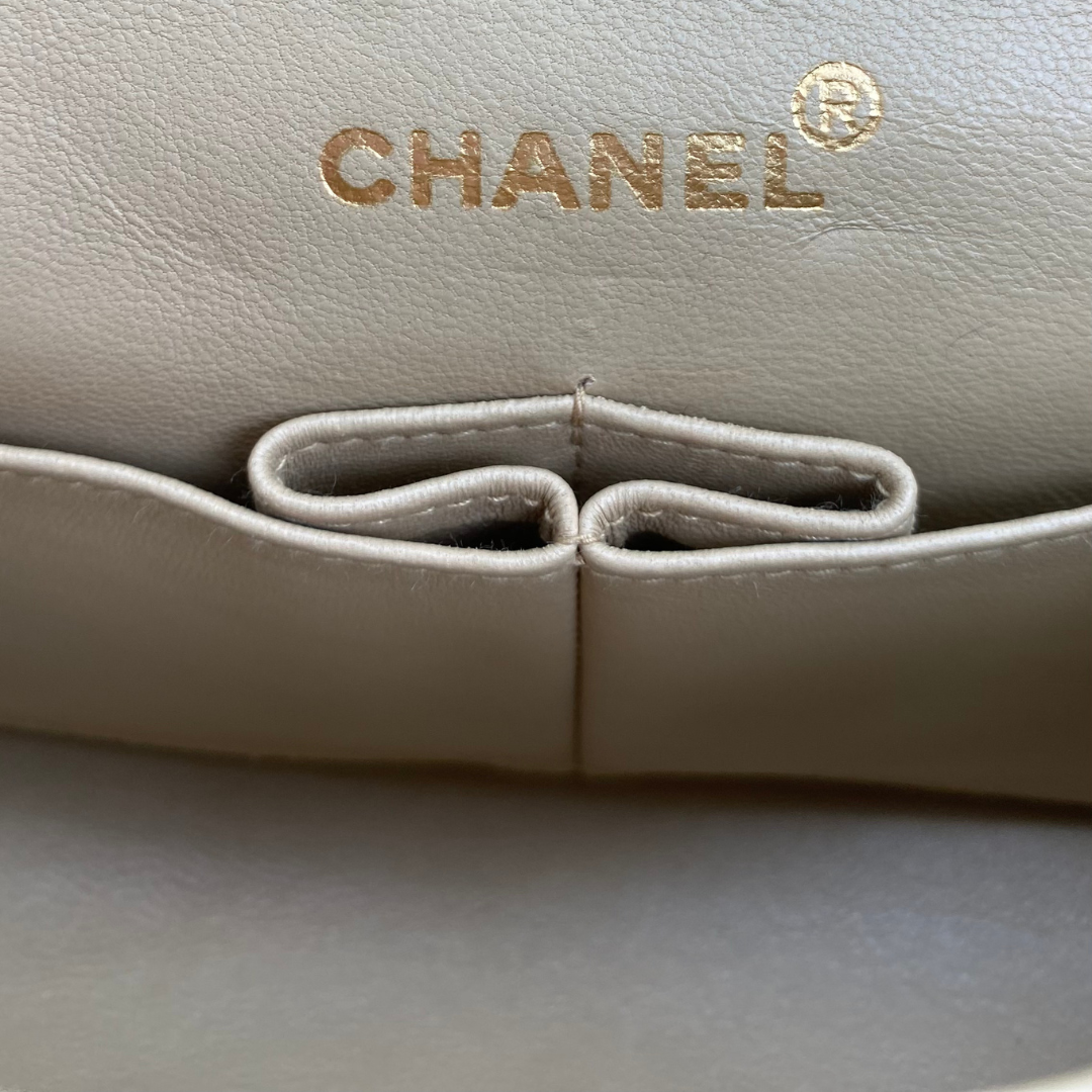 Daxton, 1 Series Small Classic Flap Beige Lambskin with seal and card