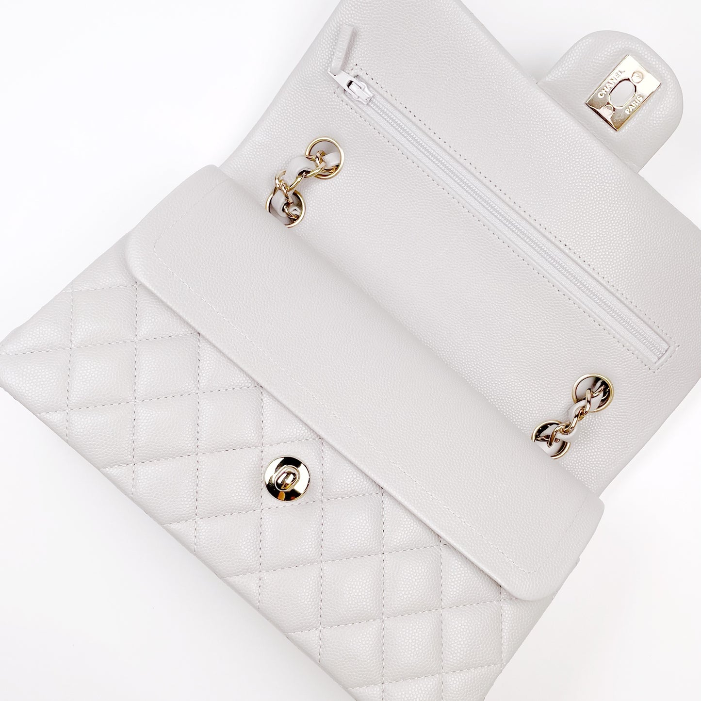 Martina, 21A Small light grey caviar classic flap with LGHW microchipped