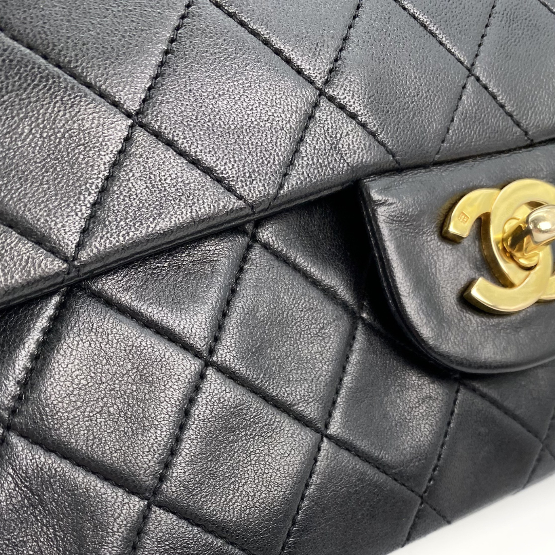 Zinnia, 1 Series Small Classic Flap Black Lambskin with seal only