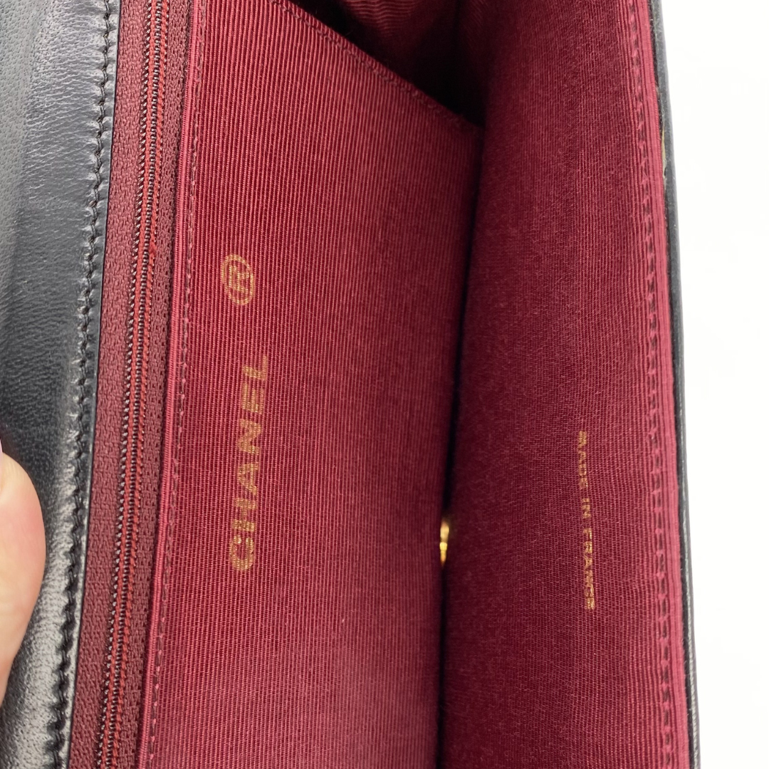 Ega, 0 Series Wave Stitch Black Lambskin Half moon with seal and card