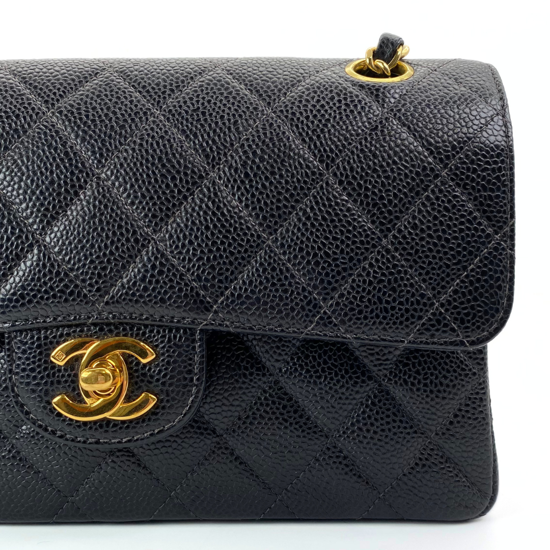 Suki, 6 Series Small Classic Flap Black Caviar with seal only