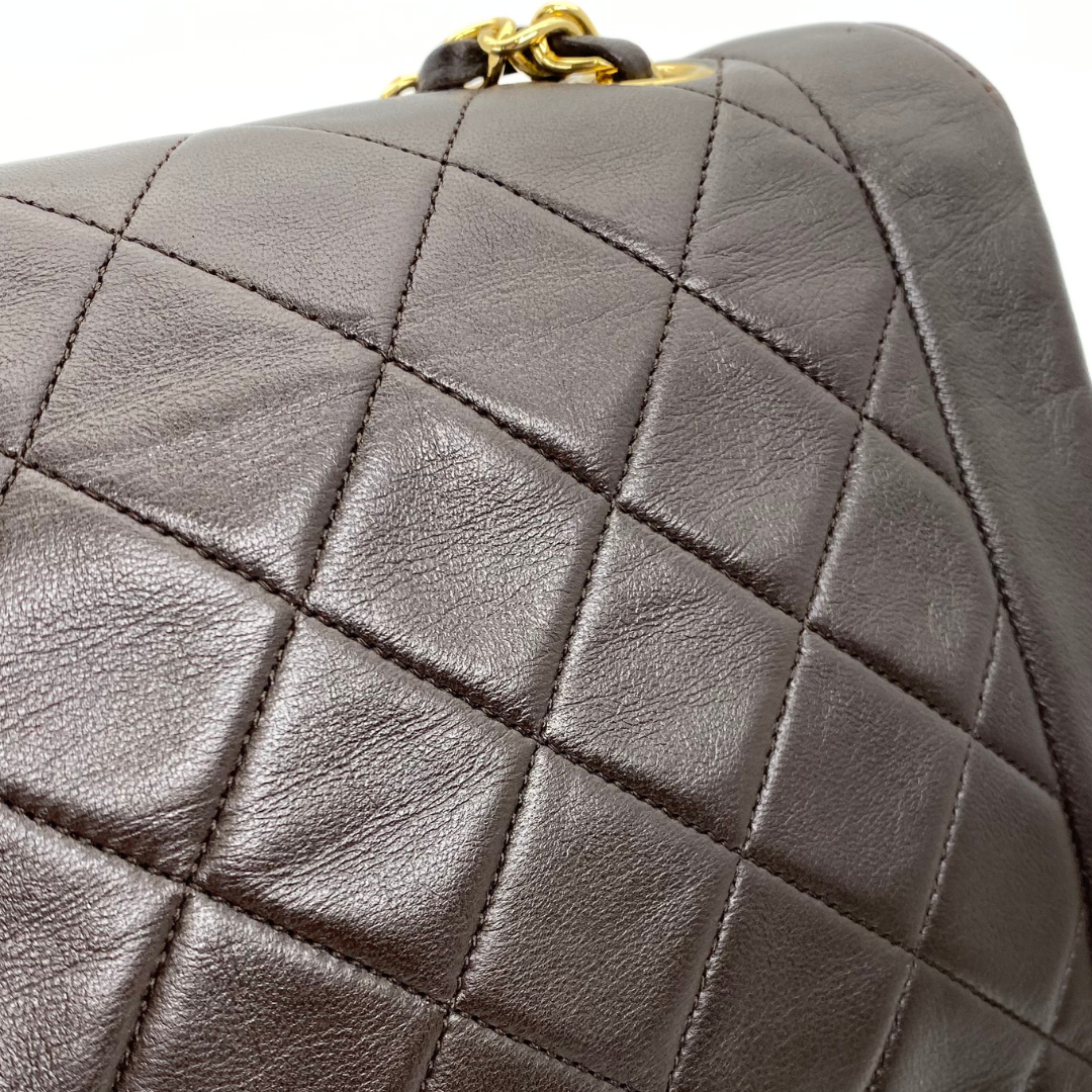 Yukiko, 1 Series Medium Brown Lambskin Tab Border Single Flap with seal and card