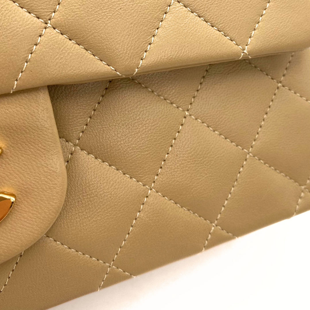Daxton, 1 Series Small Classic Flap Beige Lambskin with seal and card