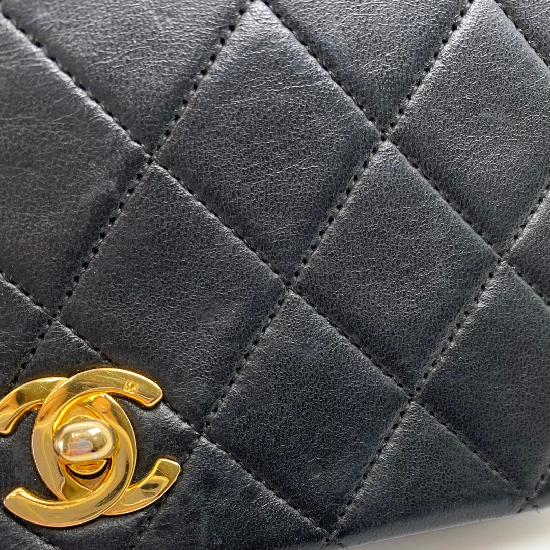 Arata, 1 Series Small Full Flap Black Lambskin with seal and card