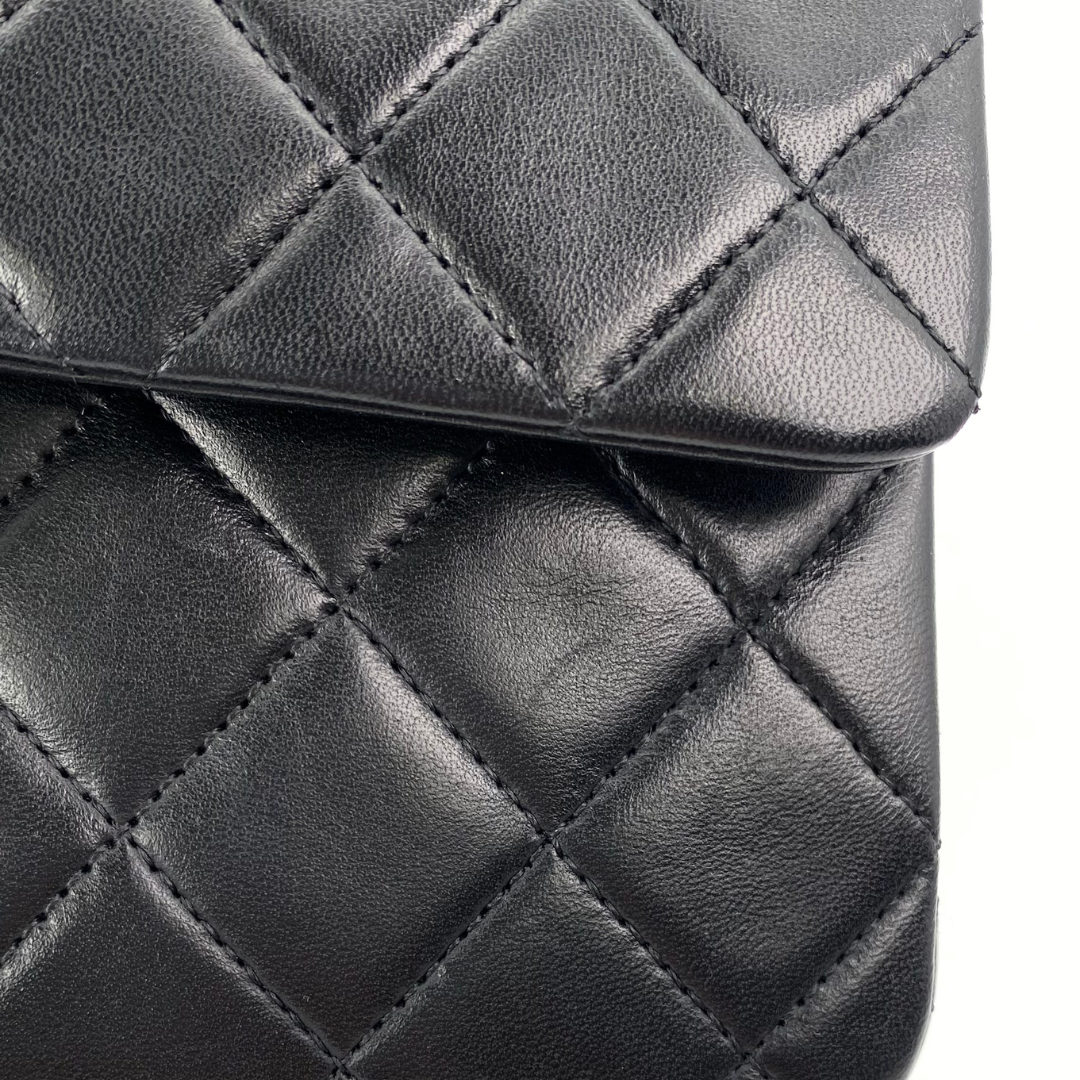 Maren, 1 Series Small Classic Flap Black Lambskin with seal and card