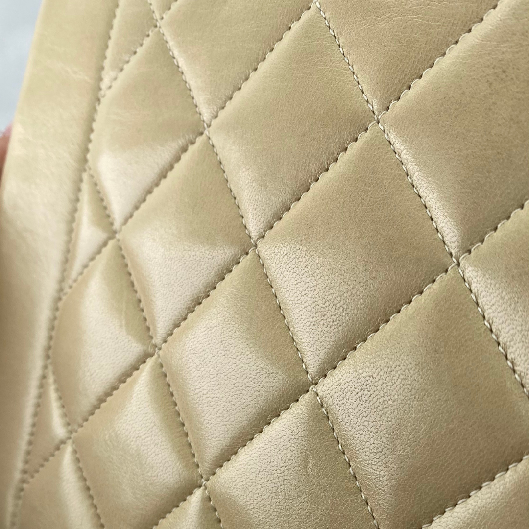 Iduna, 2 Series Medium Beige Lambskin with seal and card